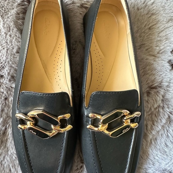 Clarks Black with gold hardware Leather Loafers size 8 - Picture 3 of 8